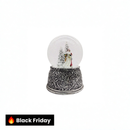 Papai Noel na neve com globo de neve de base prateada